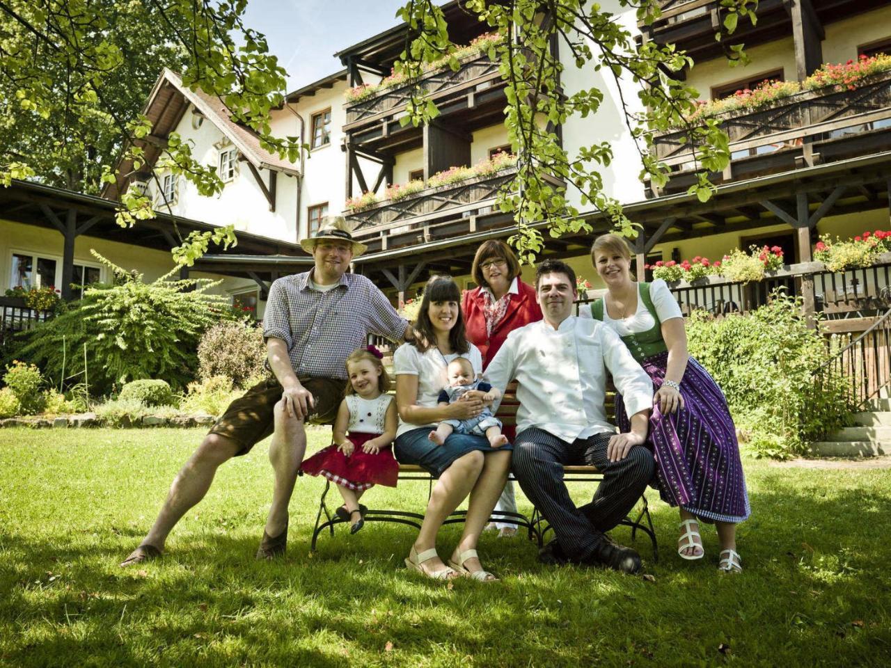 Hotel Zur Waldbahn 즈위젤 외부 사진